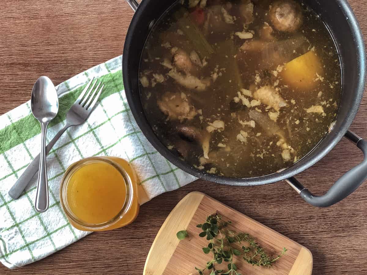 healthy homemade chicken broth