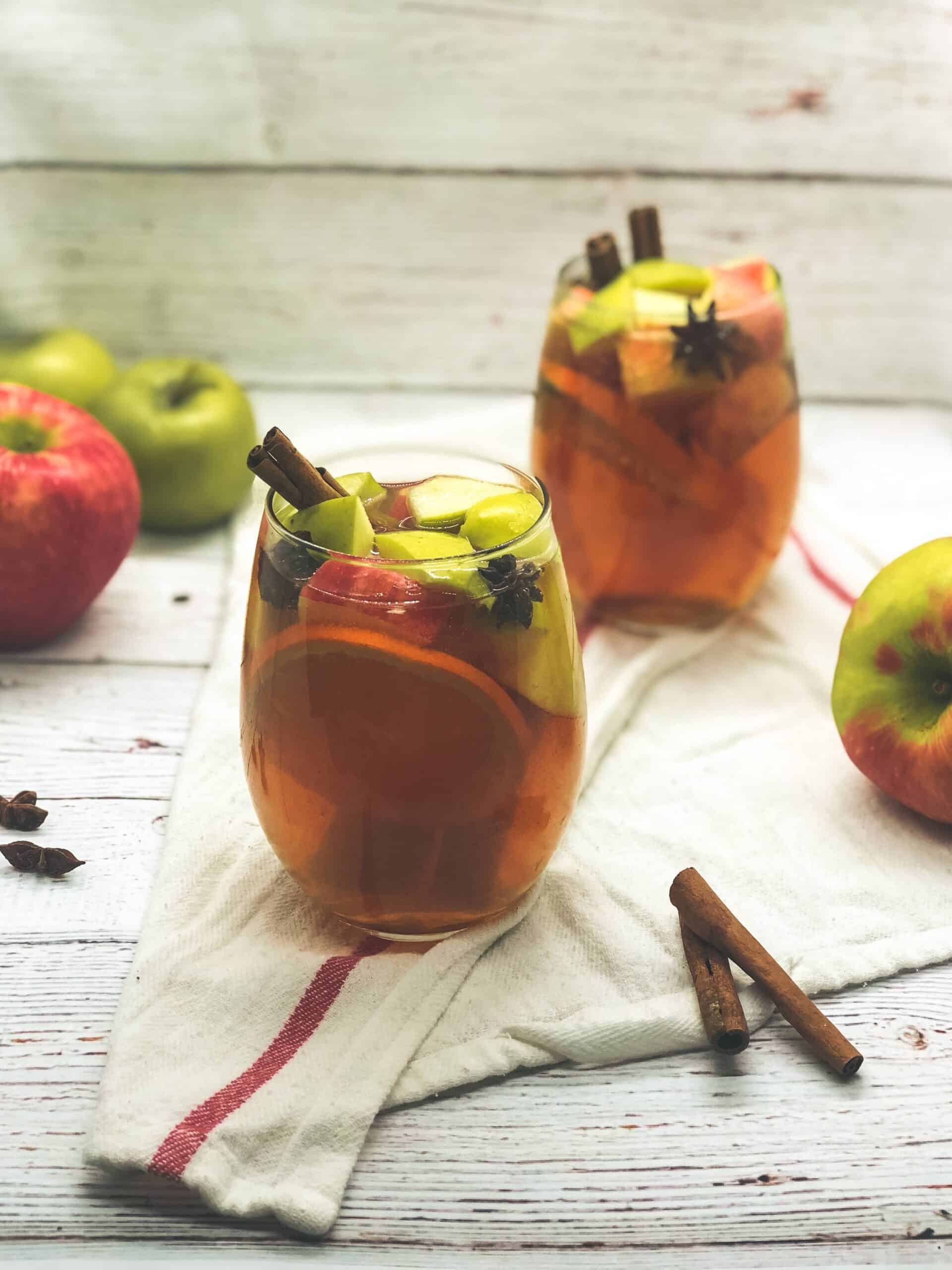 cinnamon apple cider cocktail
