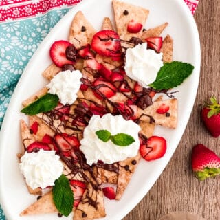 strawberry dessert nachos